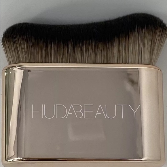 HUDA BEAUTY Other - NEW In Package HUDA BEAUTY Body Blur & Glow Brush 100% Authentic Synthetic Brush